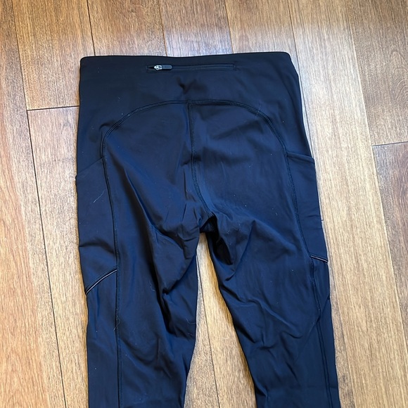 Lululemon Black leggings size 6 7/8 length with pockets - Picture 4 of 5